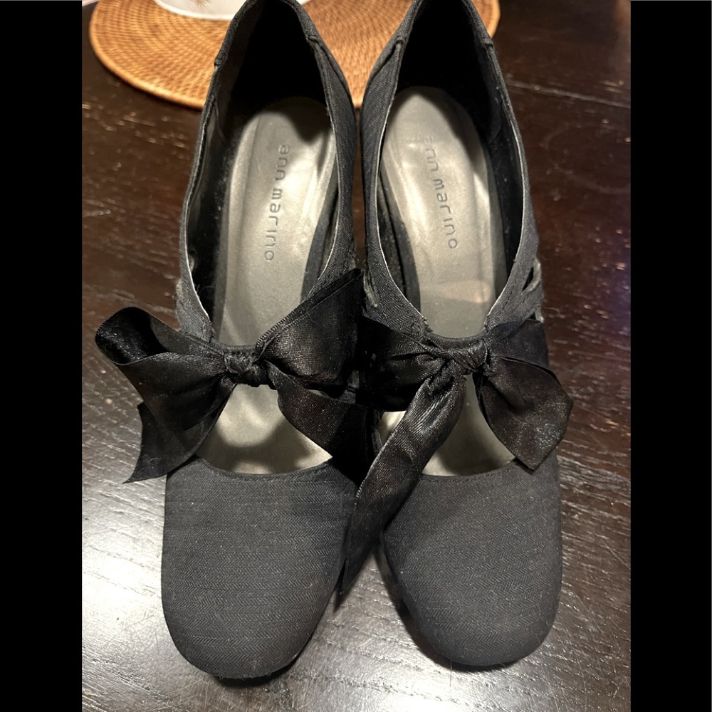 Black Anne Marino heels with silk ribbon bows, sz 7